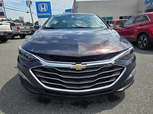 Night 2025 Chevrolet Malibu LT
