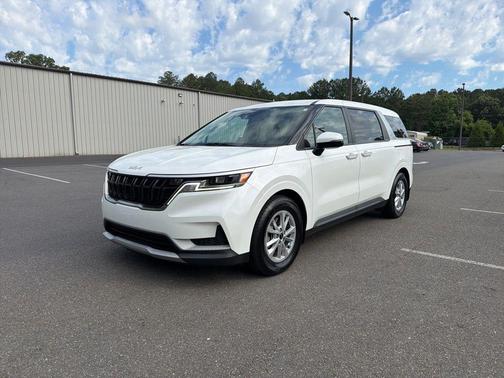 Snow White Pearl 2024 Kia Carnival LX