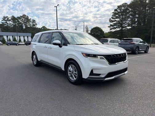 Snow White Pearl 2024 Kia Carnival LX