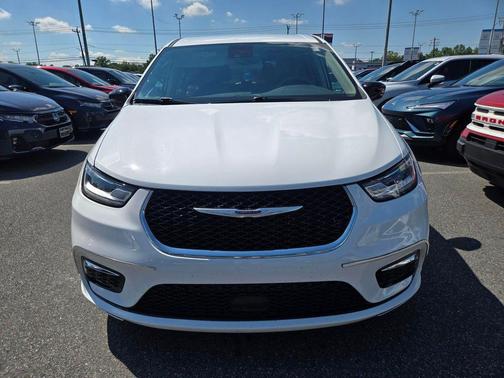 Bright White Clearcoat 2024 Chrysler Pacifica Touring-L