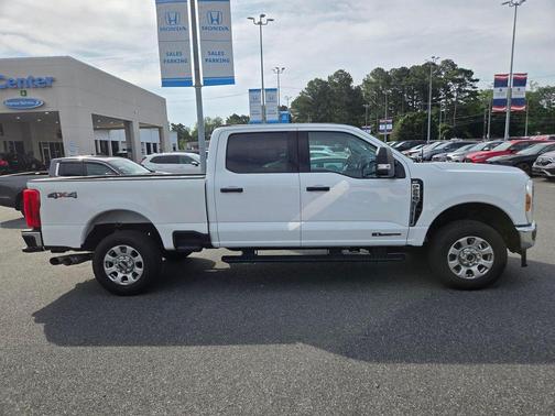Oxford White 2024 Ford F-250 XLT
