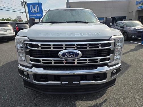 Oxford White 2024 Ford F-250 XLT