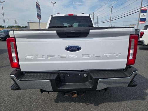 Oxford White 2024 Ford F-250 XLT