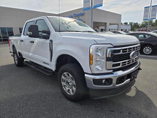 Oxford White 2024 Ford F-250 XLT
