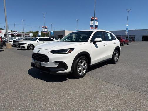 Platinum White Pearl 2025 Honda HR-V