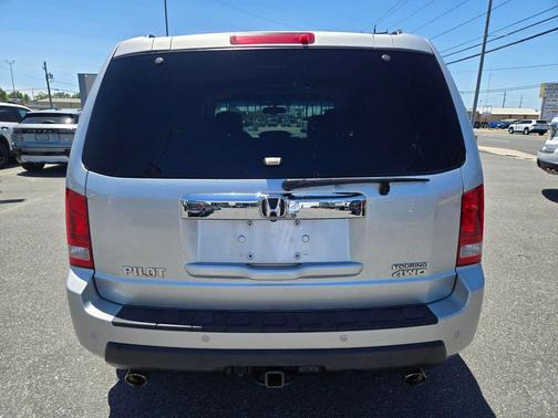 Silver 2009 Honda Pilot Touring