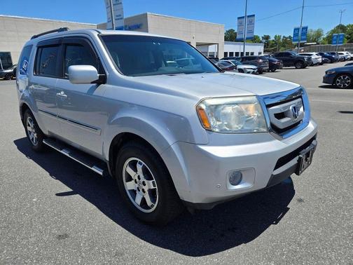 Silver 2009 Honda Pilot Touring