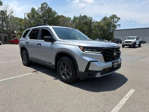 Silver Metallic 2025 Honda Pilot TrailSport