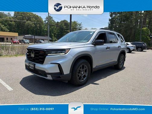 Silver Metallic 2025 Honda Pilot TrailSport