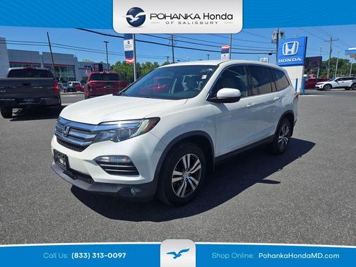 White 2017 Honda Pilot EX