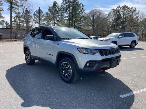 Silver Zynith 2025 Jeep Compass Trailhawk