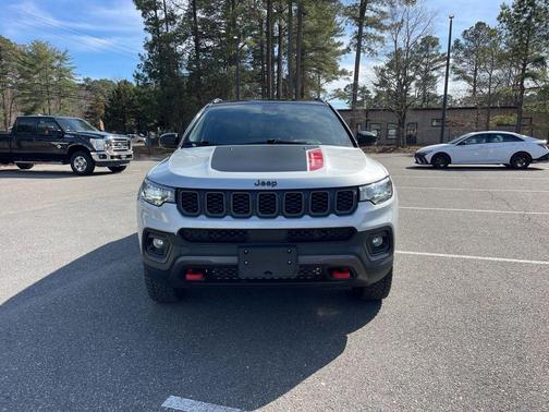 Silver Zynith 2025 Jeep Compass Trailhawk