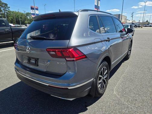 Platinum Gray Metallic 2021 Volkswagen Tiguan 2.0T SE