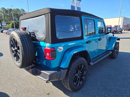 Pearlcoat 2024 Jeep Wrangler 4xe Sahara
