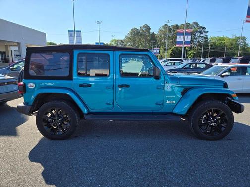 Pearlcoat 2024 Jeep Wrangler 4xe Sahara