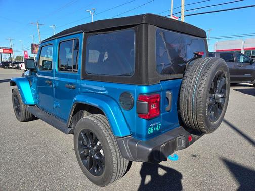 Pearlcoat 2024 Jeep Wrangler 4xe Sahara