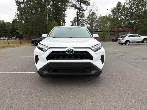 Ice 2025 Toyota RAV4 LE