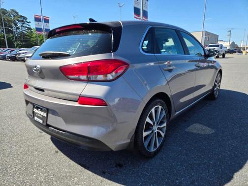 Metal 2020 Hyundai Elantra GT Base