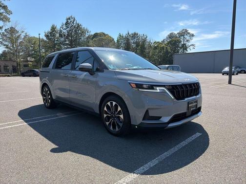Ceramic Silver 2024 Kia Carnival EX