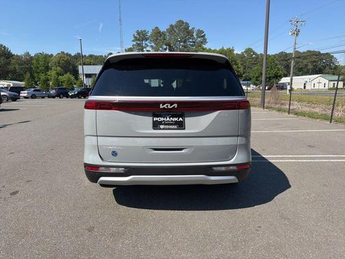 Ceramic Silver 2024 Kia Carnival EX
