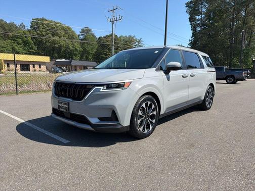 Ceramic Silver 2024 Kia Carnival EX