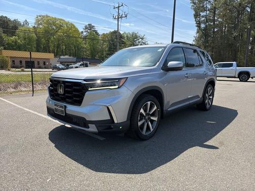 Lunar Silver Metallic 2023 Honda Pilot