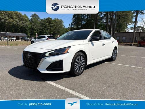 Glacier White 2025 Nissan Altima SV