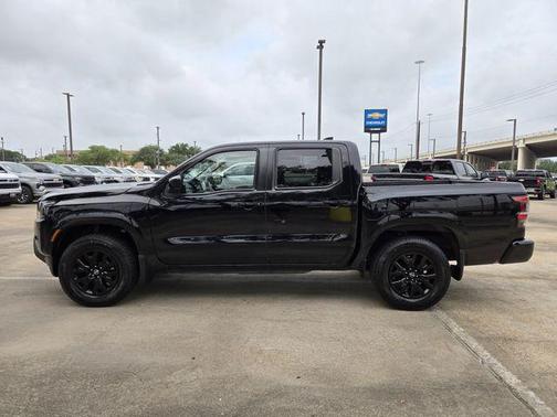 Black 2022 Nissan Frontier SV