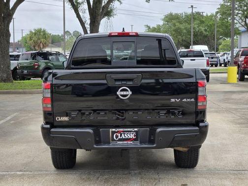 Black 2022 Nissan Frontier SV