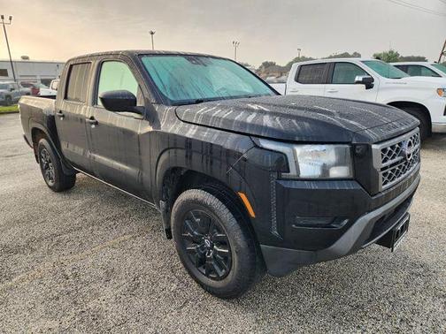 Black 2022 Nissan Frontier SV