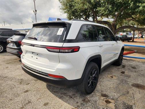 2024 Jeep Grand Cherokee Laredo