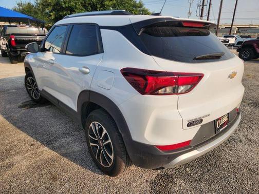 Summit White 2026 Chevrolet Trailblazer LT