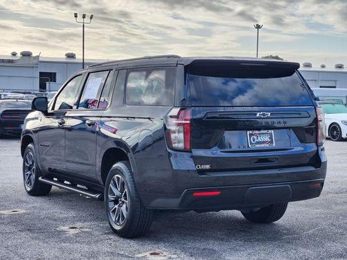 Dark Ash Metallic 2023 Chevrolet Suburban Z71