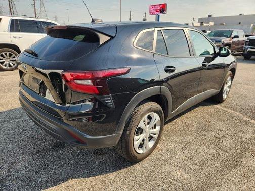 Mosaic Black Metallic 2024 Chevrolet Trax LS