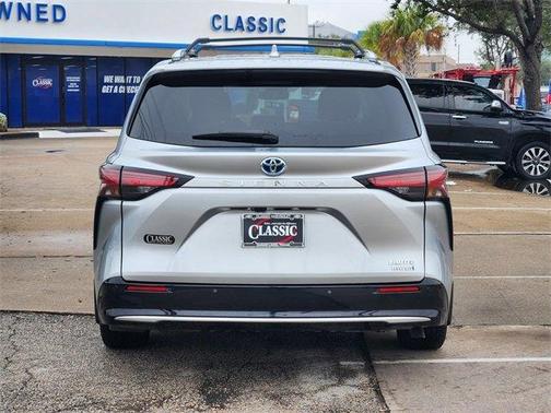 2023 Toyota Sienna Limited