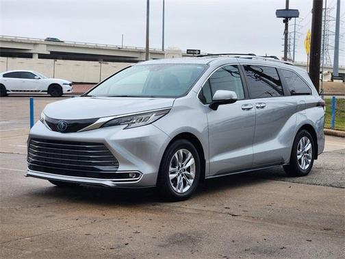 2023 Toyota Sienna Limited