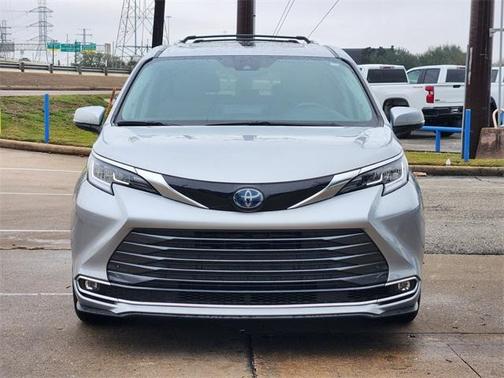 2023 Toyota Sienna Limited