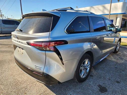 2023 Toyota Sienna Limited