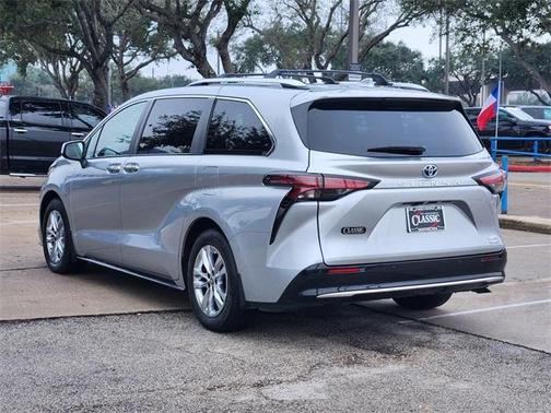 2023 Toyota Sienna Limited