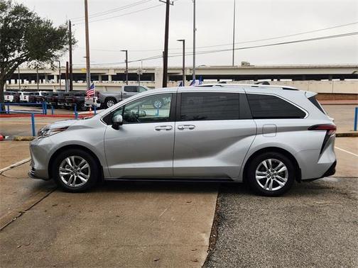 2023 Toyota Sienna Limited