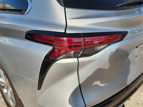 2023 Toyota Sienna Limited