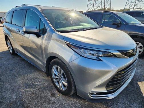 2023 Toyota Sienna Limited