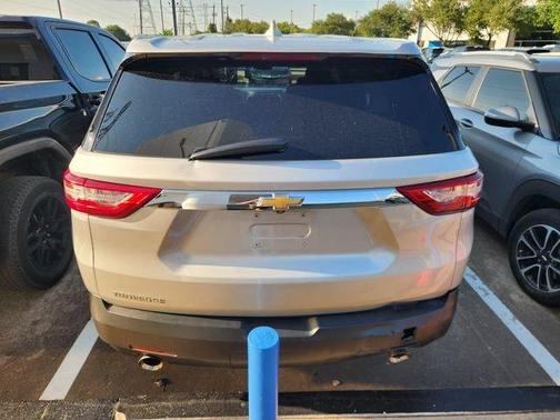 Silver Ice Metallic 2020 Chevrolet Traverse LS