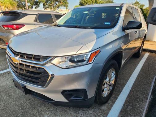 Silver Ice Metallic 2020 Chevrolet Traverse LS