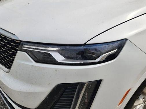 Crystal White Tri-Coat 2023 Cadillac XT6 Luxury FWD