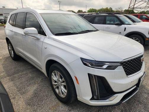 Crystal White Tri-Coat 2023 Cadillac XT6 Luxury FWD