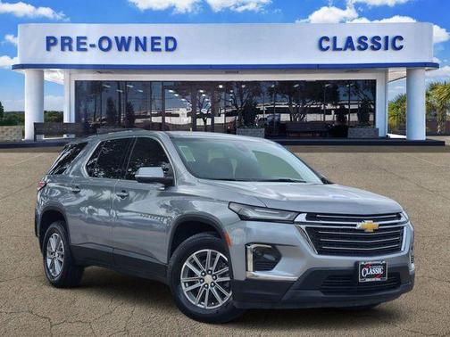 Sterling Gray Metallic 2023 Chevrolet Traverse LT Cloth