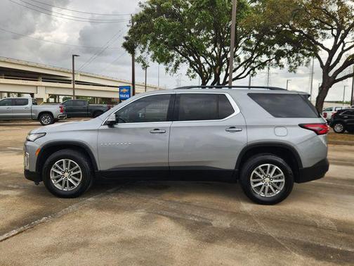 Sterling Gray Metallic 2023 Chevrolet Traverse LT Cloth
