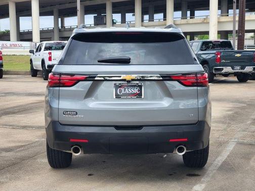 Sterling Gray Metallic 2023 Chevrolet Traverse LT Cloth