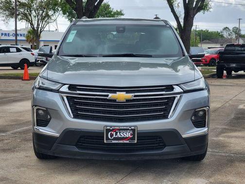 Sterling Gray Metallic 2023 Chevrolet Traverse LT Cloth